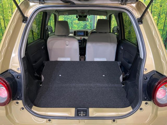 ���i�̂���������ʋ΁A���}���ɏ\���ȉ׎��X�y�[�X���m�ۂ��Ă���܂��B�Z�J���h�V�[�g��|���ƁA�傫�ȉו��̐ύڂ��\�ł���