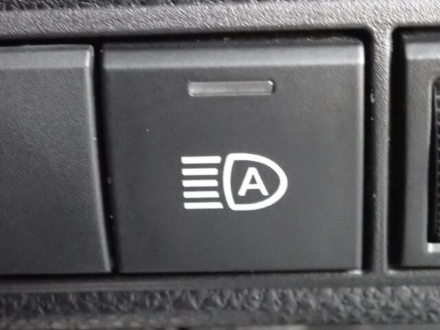 �Ό��Ԃ̃w�b�h�����v�ȂǑO���̖��邳�����m���A�n�C�r�[���ƃ��[�r�[��������킸��킹�邱�ƂȂ������Ő؂�ւ��܂��B��s�Ԃ�Ό��ԂȂǂ����Ȃ����ɂ̓n�C�r�[���֐؂�ւ��A�����܂Ō��ʂ����m�ۂ����S������