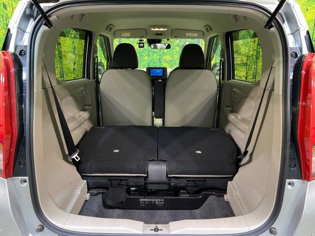 ���i�̂���������ʋ΁A���}���ɏ\���ȉ׎��X�y�[�X���m�ۂ��Ă���܂��B�Z�J���h�V�[�g��|���ƁA�傫�ȉו��̐ύڂ��\�ł���