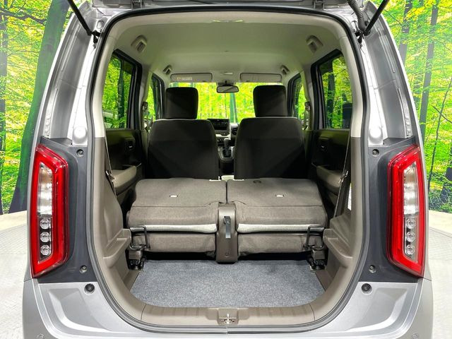 ���i�̂���������ʋ΁A���}���ɏ\���ȉ׎��X�y�[�X���m�ۂ��Ă���܂��B�Z�J���h�V�[�g��|���ƁA�傫�ȉו��̐ύڂ��\�ł���