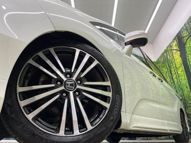 �y����18�C���`�A���~�z�C�[���z�O�ςɃ}�b�`���������A���~�z�C�[���𑕒����Ă���܂��B�e��ЊO�A���~�z�C�[����A�X�^�b�h���X�^�C�����戵�����Ă���܂��B���񂲑��k����������