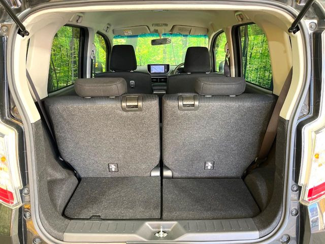 ���i�̂���������ʋ΁A���}���ɏ\���ȉ׎��X�y�[�X���m�ۂ��Ă���܂��B�Z�J���h�V�[�g��|���ƁA�傫�ȉו��̐ύڂ��\�ł���