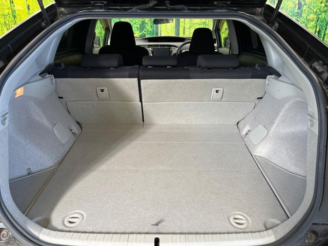 ���i�̂���������ʋ΁A���}���ɏ\���ȉ׎��X�y�[�X���m�ۂ��Ă���܂��B�Z�J���h�V�[�g��|���ƁA�傫�ȉו��̐ύڂ��\�ł���