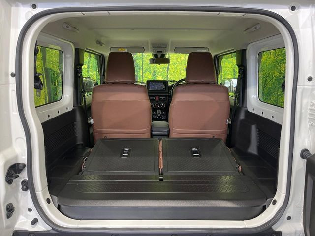 ���i�̂���������ʋ΁A���}���ɏ\���ȉ׎��X�y�[�X���m�ۂ��Ă���܂��B�Z�J���h�V�[�g��|���ƁA�傫�ȉו��̐ύڂ��\�ł���