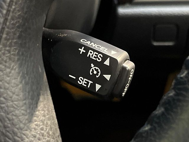 �y�N���[�Y�R���g���[���z�������H�����N���N���s�B�A�N�Z���𗣂��Ă���葬�x�ő��s���ł��A�������^�]���̕��S���y��!�����E�������ȒP�ȃX�C�b�`����Œ����ł��܂��B