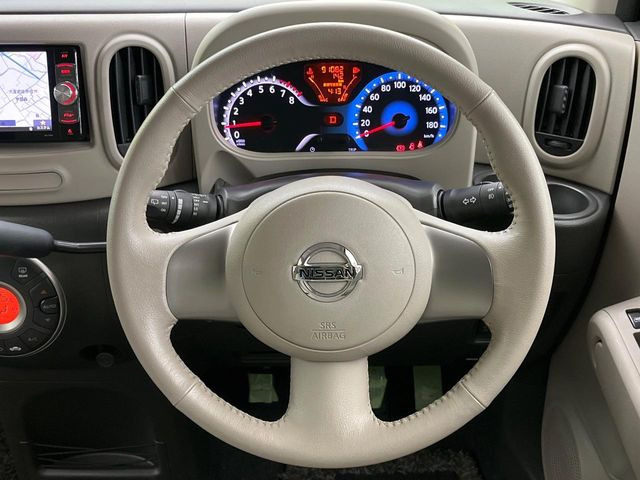 �y�����v�����X�e�A�����O�z�㎿�Ȋv���g�p���邱�ƂŁA��ɂ����������݂ƂĂ��^�]���₷���n���h���ł���