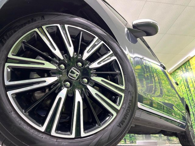 【純正16インチアルミホイール】外観にマッチした純正アルミホイールを装着しております。各種社外アルミホイールや、スタッドレスタイヤも取扱いしております。是非ご相談ください♪