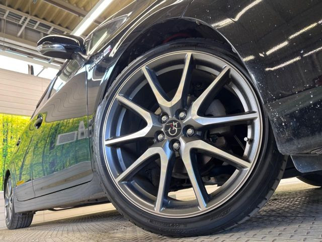 �y����18�C���`�A���~�z�C�[���z�O�ςɃ}�b�`���������A���~�z�C�[���𑕒����Ă���܂��B�e��ЊO�A���~�z�C�[����A�X�^�b�h���X�^�C�����戵�����Ă���܂��B���񂲑��k����������