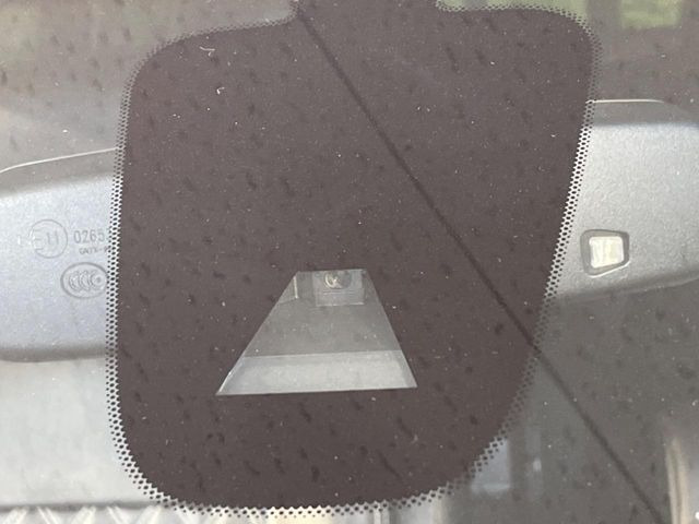 �y�G�}�[�W�F���V�[�u���[�L�z���s���ɑO���̎ԗ�����F�����A�Փ˂������Ȏ��͌x��ƃu���[�L�ŏՓˉ���Ɣ�Q�y�����A�V�X�g�B�����S�Ƀh���C�u�����y���݂��������܂��B