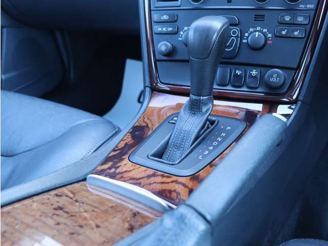 �yLAGOM with VOLVO �{���{�̂���A���傤�ǂ�����炵�B�z�������R�N�X���́A����ȃ{���{���C�t�𖖉i���T�|�[�g���Ă����܂��B