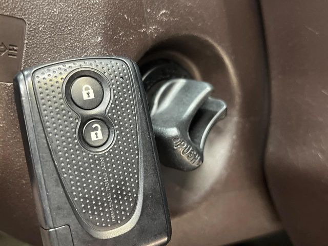 �y�X�}�[�g�L�[�z�J�o����|�P�b�g�ɓ��ꂽ�܂܂ł��h�A�̎{���E�������\�ȃX�}�[�g�L�[�𑕔��B�G���W���̃I���E�I�t�����J�M�����o���K�v����������Ƃ��Ă��֗��ł���