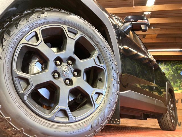 �y�O���[�h��p����18�C���`�A���~�z�C�[���z�f�U�C�����̍��������A���~�z�C�[���𑕒����Ă���܂��B�e��ЊO�A���~�z�C�[����A�X�^�b�h���X�^�C�����戵�����Ă���܂��B���񂲑��k����������