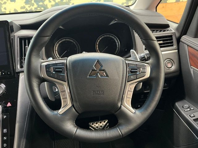 �y�����v�����X�e�A�����O�z�㎿�Ȋv���g�p���邱�ƂŁA��ɂ����������݂ƂĂ��^�]���₷���n���h���ł���