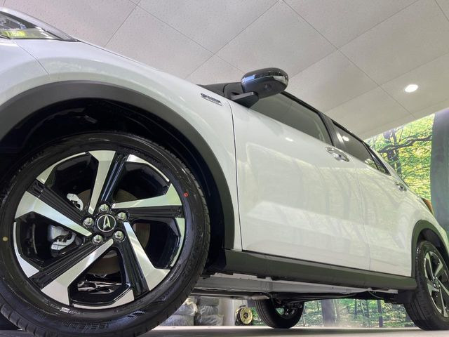 �y����17�C���`�A���~�z�C�[���z�O�ςɃ}�b�`���������A���~�z�C�[���𑕒����Ă���܂��B�e��ЊO�A���~�z�C�[����A�X�^�b�h���X�^�C�����戵�����Ă���܂��B���񂲑��k����������