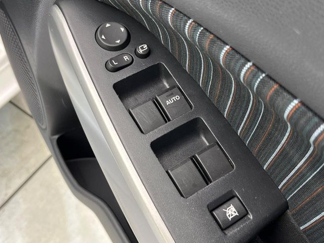 �y�d���i�[�~���[�z�T�C�h�~���[�͓d���i�[���ƂȂ��Ă���A�������ԏ�ł��L�Y�������X�N��}�����܂��B