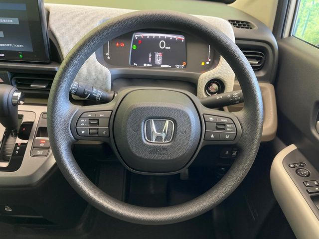 ステアリングも使用感が少なく、きれいな状態となっております♪