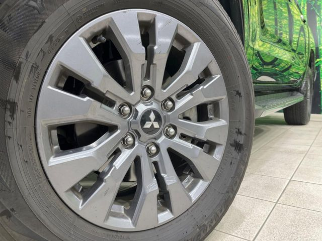 �y����18�C���`�A���~�z�C�[���z�O�ςɃ}�b�`���������A���~�z�C�[���𑕒����Ă���܂��B�e��ЊO�A���~�z�C�[����A�X�^�b�h���X�^�C�����戵�����Ă���܂��B���񂲑��k����������