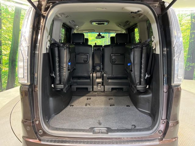 ���i�̂���������ʋ΁A���}���ɏ\���ȉ׎��X�y�[�X���m�ۂ��Ă���܂��B�Z�J���h�V�[�g��|���ƁA�傫�ȉו��̐ύڂ��\�ł���