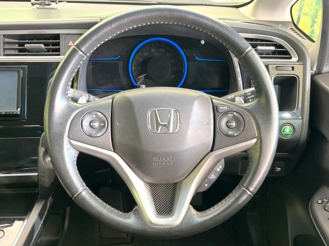 �y�����v�����X�e�A�����O�z�㎿�Ȋv���g�p���邱�ƂŁA��ɂ����������݂ƂĂ��^�]���₷���n���h���ł���