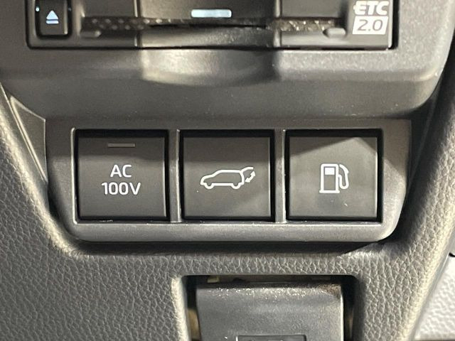 �y�A�N�Z�T���[�R���Z���g�z�L�����v��X�|�[�c�A�A�E�g�h�A�ł̃A�N�e�B�r�e�B�͂������A�ЊQ�E��d�̍ۂɏ����ɂ��Ȃ�AC100V�R���Z���g�𑕔���P�[�^�C��^�u���b�g�A�Q�[���@��̏[�d�ɂ���