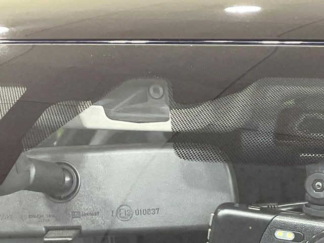 �y�G�}�[�W�F���V�[�u���[�L�z���s���ɑO���̎ԗ�����F�����A�Փ˂������Ȏ��͌x��ƃu���[�L�ŏՓˉ���Ɣ�Q�y�����A�V�X�g�B�����S�Ƀh���C�u�����y���݂��������܂��B