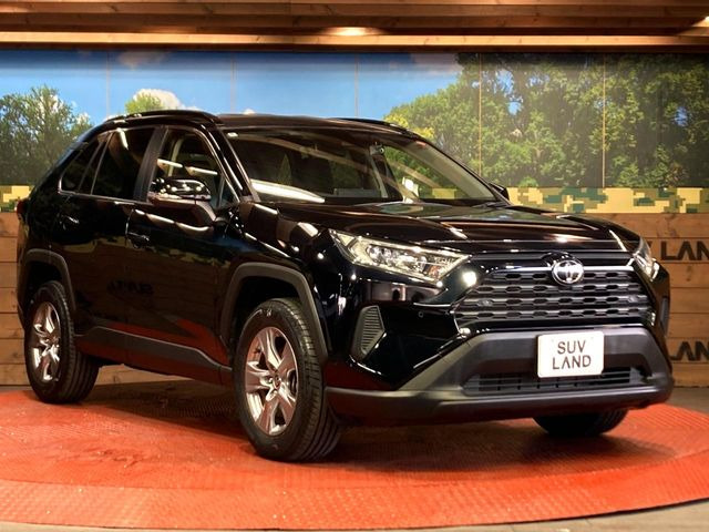 高透明度のガラス皮膜で撥水はもちろん、上質なツヤ・光沢を実現。紫外線や酸性雨から大切な愛車を保護し、色あせ・劣化を防止。「弾スプラッシュコート」、「弾プリミッサコート」からお選びいただけます。