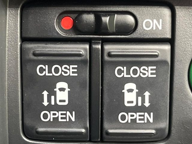 �y�����p���[�X���C�h�h�A�z�X�}�[�g�L�[��^�]�Ȃ̃X�C�b�`�Ō�ȗ����X���C�h�h�A�̊J���\���d��������͂����ăh�A���J����K�v�������A�����Ȃ��q�l�ł��ȒP�ɊJ���߂ł����K�ł���