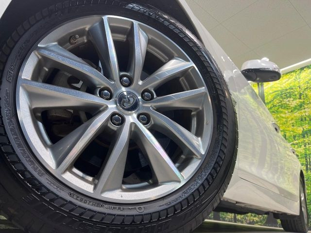 �y����17�C���`�A���~�z�C�[���z�O�ςɃ}�b�`���������A���~�z�C�[���𑕒����Ă���܂��B�e��ЊO�A���~�z�C�[����A�X�^�b�h���X�^�C�����戵�����Ă���܂��B���񂲑��k����������