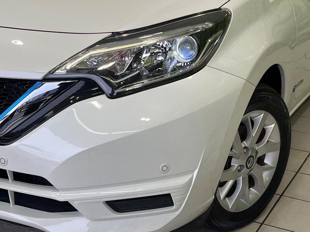 �yLED�w�b�h���C�g�z���V����ԑ��s�����ǍD�Ȏ��E���m�ۂ����S���ĉ^�]�ł��鍂�P�xLED�w�b�h���C�g�𑕔�!�_�����x�������A����d�͂��}�����Ă��܂��B