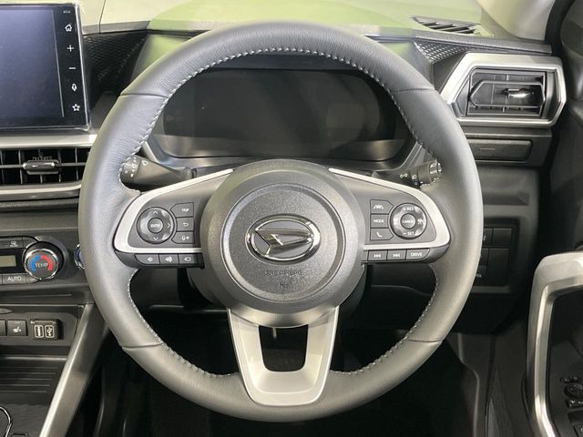 �y�����v�����X�e�A�����O�z�㎿�Ȋv���g�p���邱�ƂŁA��ɂ����������݂ƂĂ��^�]���₷���n���h���ł���