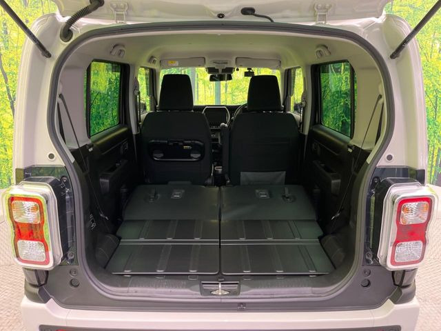 ���i�̂���������ʋ΁A���}���ɏ\���ȉ׎��X�y�[�X���m�ۂ��Ă���܂��B�Z�J���h�V�[�g��|���ƁA�傫�ȉו��̐ύڂ��\�ł���