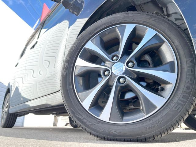 �y����15�C���`�A���~�z�C�[���z�O�ςɃ}�b�`���������A���~�z�C�[���𑕒����Ă���܂��B�e��ЊO�A���~�z�C�[����A�X�^�b�h���X�^�C�����戵�����Ă���܂��B���񂲑��k����������