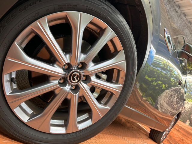 �y����20�C���`�A���~�z�C�[���z�O�ςɃ}�b�`���������A���~�z�C�[���𑕒����Ă���܂��B�e��ЊO�A���~�z�C�[����A�X�^�b�h���X�^�C�����戵�����Ă���܂��B���񂲑��k����������