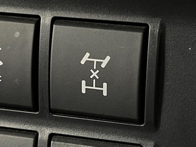 �y�f�t���b�N�z���H��ᓹ�ȂǂŎԂ��X�^�b�N�����ꍇ�ł��A�^�C���̋�]��}�����E�o���₷������f�t���b�N�𑕔��B�ϐ�n��I�t���[�h�ł̎g�p���������ɂ��X�X���̈��ł���