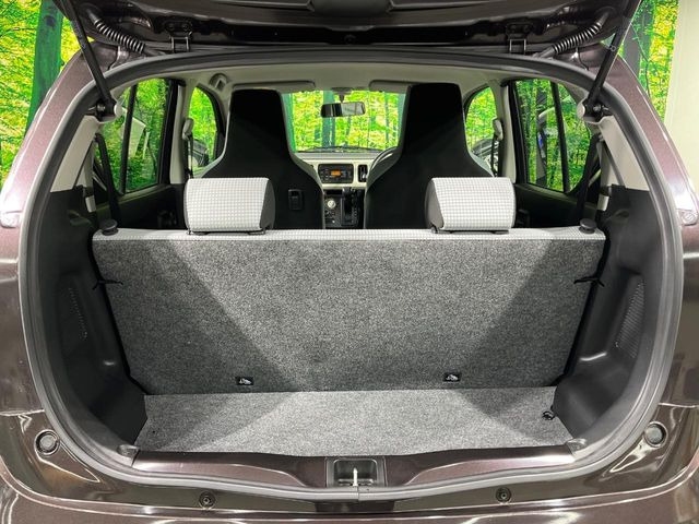 ���i�̂���������ʋ΁A���}���ɏ\���ȉ׎��X�y�[�X���m�ۂ��Ă���܂��B�Z�J���h�V�[�g��|���ƁA�傫�ȉו��̐ύڂ��\�ł���