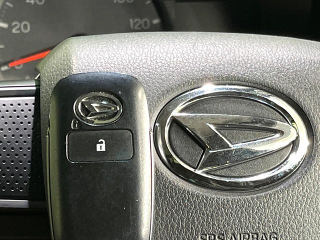 �y�L�[�t���[�V�X�e���z�J�o����|�P�b�g�ɓ��ꂽ�܂܂ł��h�A�̎{���E�������\�ȃX�}�[�g�L�[�𑕔��B�G���W���̃I���E�I�t�����J�M�����o���K�v����������Ƃ��Ă��֗��ł���