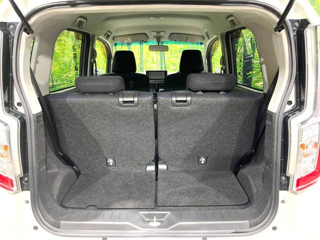 ���i�̂���������ʋ΁A���}���ɏ\���ȉ׎��X�y�[�X���m�ۂ��Ă���܂��B�Z�J���h�V�[�g��|���ƁA�傫�ȉו��̐ύڂ��\�ł���