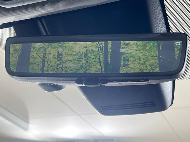 【デジタルインナーミラー】カメラが撮影した車両後方の映像をルームミラー内に表示。クリアな視界で状況の確認が可能です!※ドラレコ機能ご利用には別途SDカードをご用意いただく場合があります。