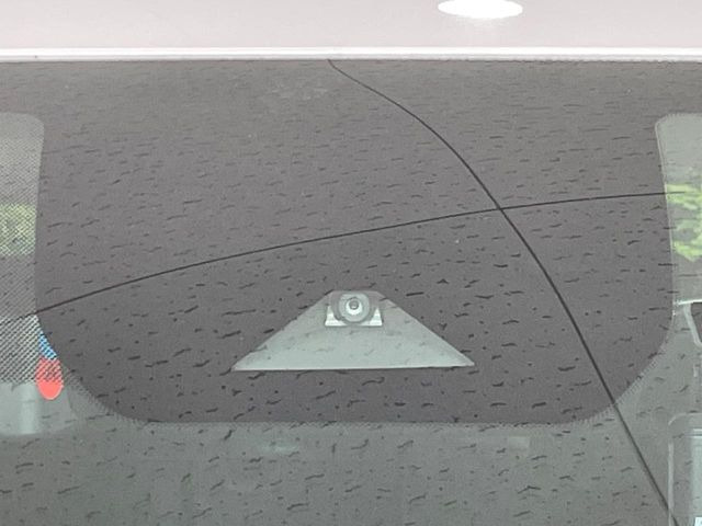 �y�C���e���W�F���g�G�}�[�W�F���V�[�u���[�L�z�t�����g�J�����őO���̎ԗ�����s�҂����m�B�Փ˂������Ȏ��͏Փ˔�Q�y���u���[�L���쓮�A�Փˉ�����T�|�[�g�B�����S�Ƀh���C�u�����y���݂��������܂��B