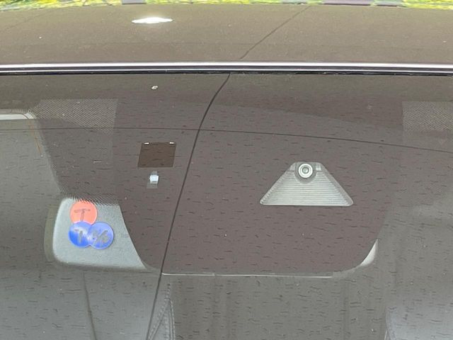 �y�X�}�[�g�u���[�L�T�|�[�g�z���s���ɑO���̎ԗ�����F�����A�Փ˂������Ȏ��͌x��ƃu���[�L�ŏՓˉ���Ɣ�Q�y�����A�V�X�g�B�����S�Ƀh���C�u�����y���݂��������܂��B