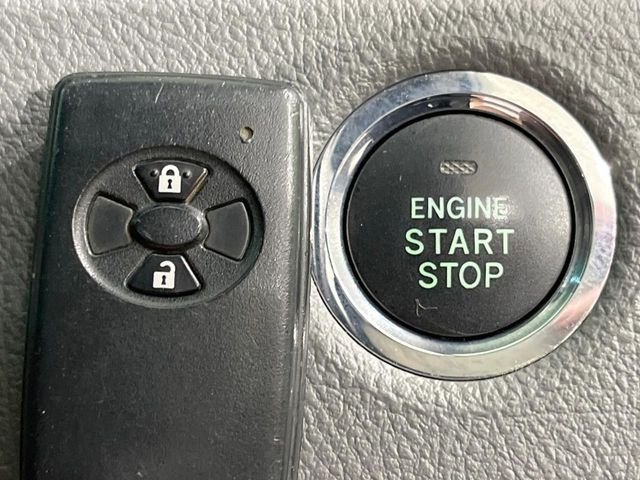 �y�X�}�[�g�L�[�z�J�o����|�P�b�g�ɓ��ꂽ�܂܂ł��h�A�̎{���E�������\�ȃX�}�[�g�L�[�𑕔��B�G���W���̃I���E�I�t�����J�M�����o���K�v����������Ƃ��Ă��֗��ł���