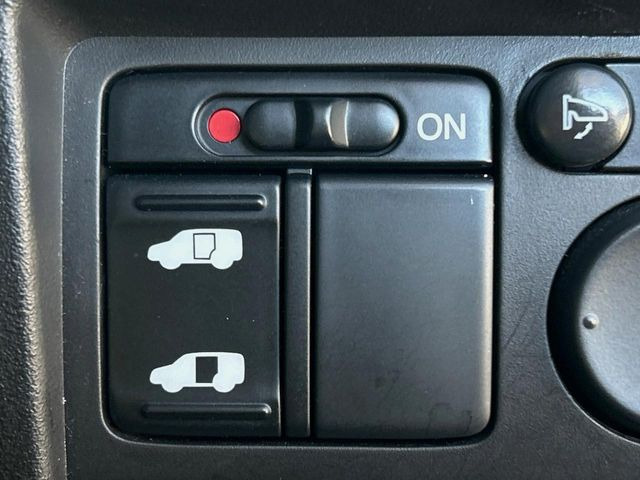 �y�p���[�X���C�h�h�A�z�X�}�[�g�L�[��^�]�Ȃ̃X�C�b�`�ŃX���C�h�h�A�̊J���\���d��������͂����ăh�A���J����K�v�������A���������q�l�ł��A�d���ו��������Ă��鎞�����N�ɊJ���߂ł��܂���