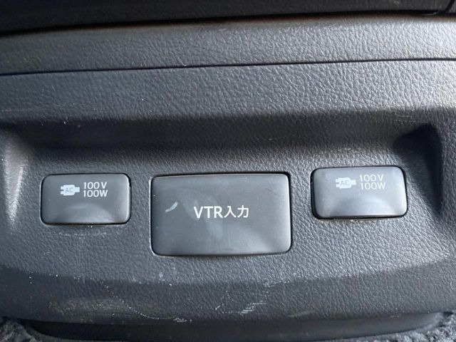 �y�A�N�Z�T���[�R���Z���g�z�L�����v��X�|�[�c�A�A�E�g�h�A�ł̃A�N�e�B�r�e�B�͂������A�ЊQ�E��d�̍ۂɏ����ɂ��Ȃ�AC100V�R���Z���g�𑕔���P�[�^�C��^�u���b�g�A�Q�[���@��̏[�d�ɂ���