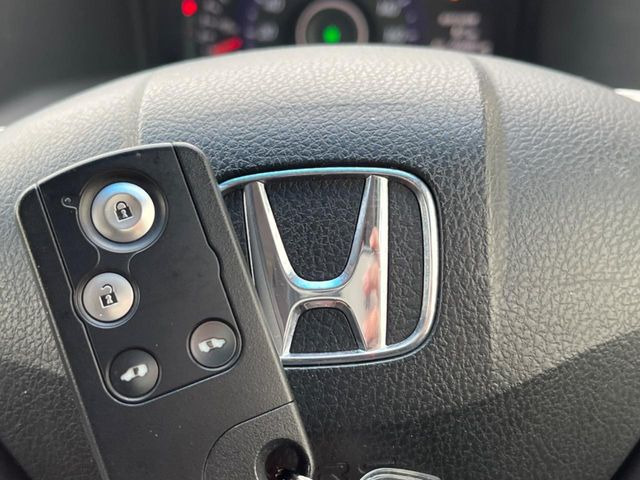 �yHonda�X�}�[�g�L�[�z�J�o����|�P�b�g�ɓ��ꂽ�܂܂ł��h�A�̎{���E�������\�ȃX�}�[�g�L�[�𑕔��B�G���W���̃I���E�I�t�����J�M�����o���K�v����������Ƃ��Ă��֗��ł���