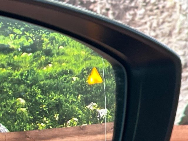 �y�u���C���h�X�|�b�g���j�^�����O�z���s���A�h�A�~���[�̎��p�ɂȂ�₷���ӏ��Ɍ㑱�Ԃ��ڋ߂���ƃT�C�h�~���[�t�߂Ɍx����\���A�h���C�o�[�ɒ��ӊ��N�����Ă���܂��B