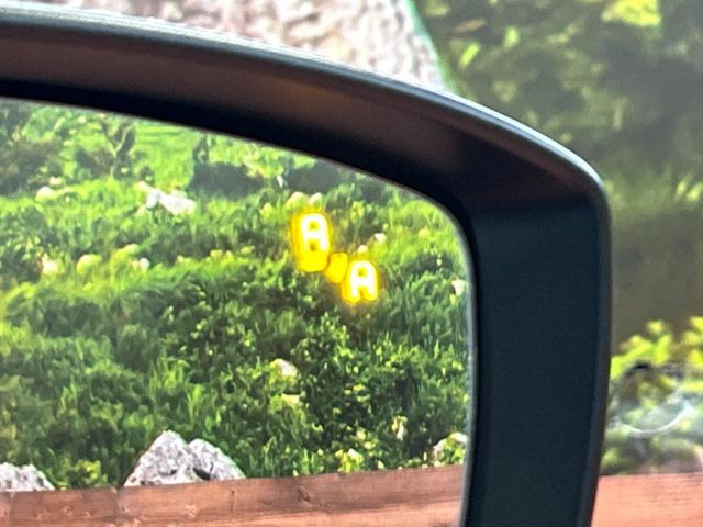 �y�u���C���h�X�|�b�g���j�^�����O�z���s���A�h�A�~���[�̎��p�ɂȂ�₷���ӏ��Ɍ㑱�Ԃ��ڋ߂���ƃT�C�h�~���[�t�߂Ɍx����\���A�h���C�o�[�ɒ��ӊ��N�����Ă���܂��B