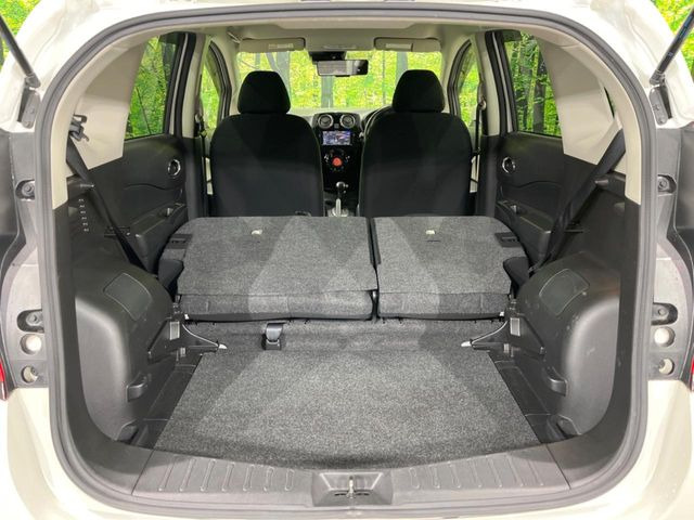 ���i�̂���������ʋ΁A���}���ɏ\���ȉ׎��X�y�[�X���m�ۂ��Ă���܂��B�Z�J���h�V�[�g��|���ƁA�傫�ȉו��̐ύڂ��\�ł���