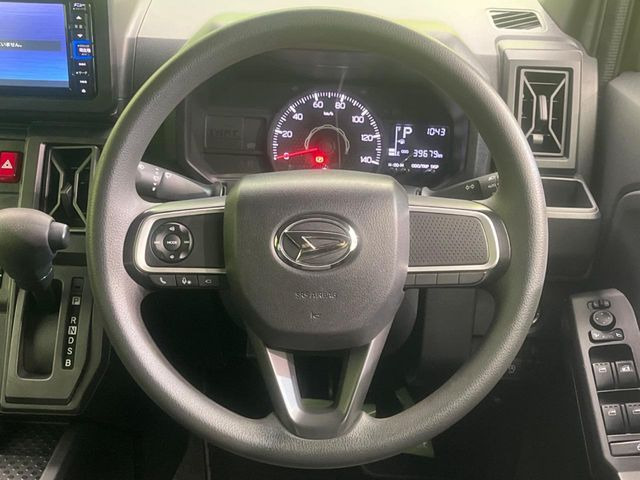 �y�X�e�A�����O�X�C�b�`�z�^�]���A�O������ڐ������炷���ƂȂ��A�I�[�f�B�I���̑��삪�\�ȕ֗��@�\!���S&���K�ȃh���C�u�����o���Ă���܂���