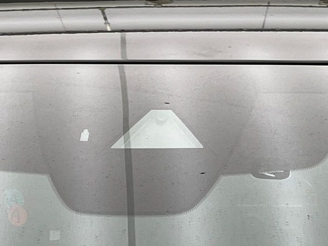 �yi-ACTIVESENSE�z���s���ɑO���̎ԗ�����F�����A�Փ˂������Ȏ��͌x��ƃu���[�L�ŏՓˉ���Ɣ�Q�y�����A�V�X�g�B�����S�Ƀh���C�u�����y���݂��������܂��B