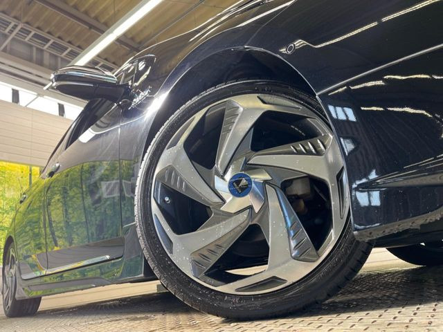 �y���f���X�^18�C���`�A���~�z�C�[���z�����I�v�V�����z�C�[���𑕒��B���s���\�̌���ɉ����A�O�ς����X�^�C���b�V���ɂȂ��Ă��܂��B